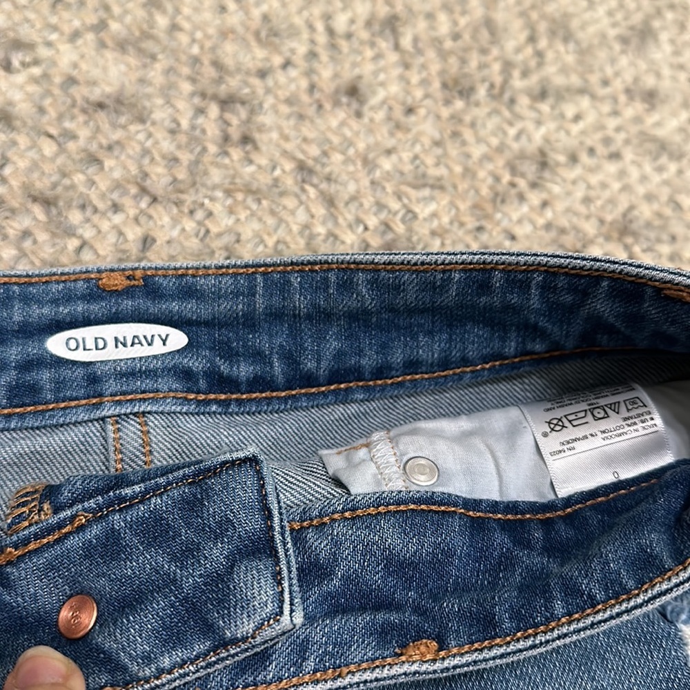 🌟2/$10🌟 Old Navy distressed denim skirt - Picture 3 of 4